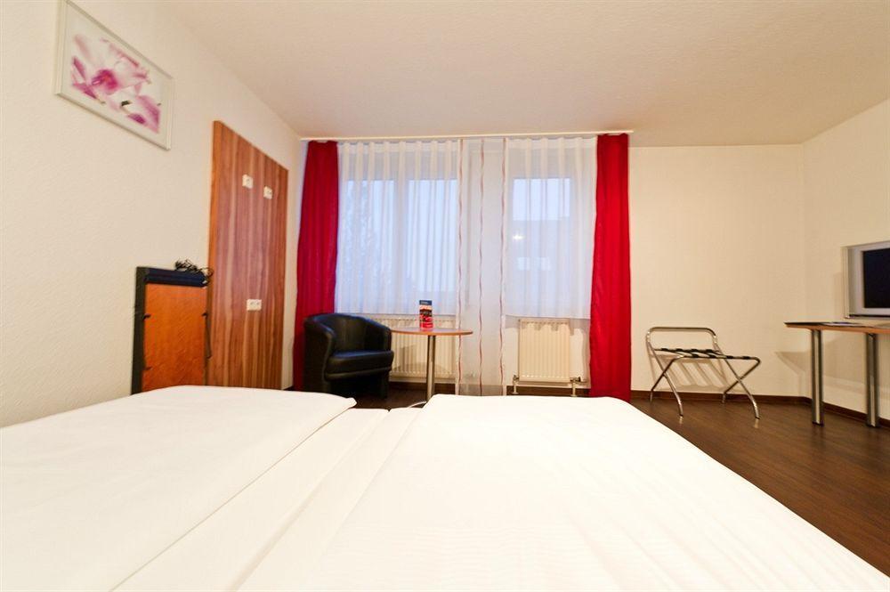 Hotel Domino Stuttgart Exterior photo