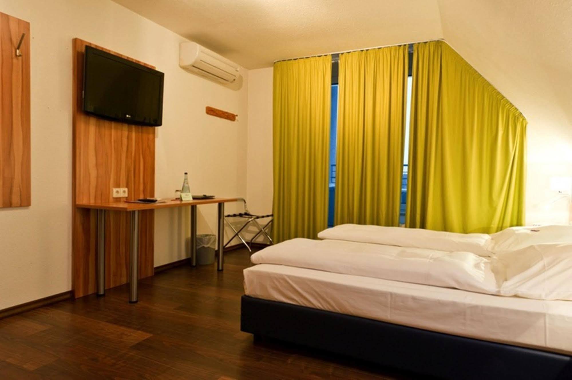 Hotel Domino Stuttgart Exterior photo